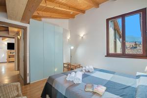 Skylight - Happy Rentals