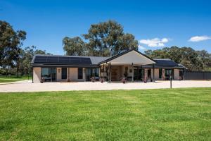 Wattle and Gum Suite - A Stylish Boutique-style Stay