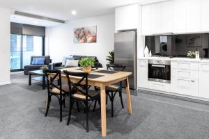 Green & Serene - Lush 1BR w Pool & Gym