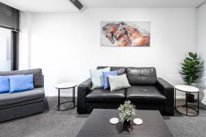 Green & Serene - Lush 1BR w Pool & Gym