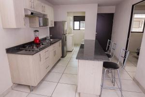 Alojamiento céntrico cerca de H. Civil, CUCS, IMSS