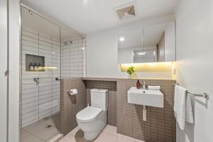 Stylish Apt in Best Location! Free Parking and WiFi