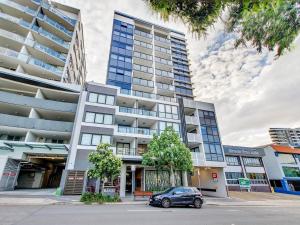 Stylish Apt in Best Location! Free Parking and WiFi