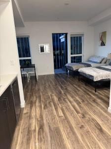 Vine & Sunset Loft Free Parking and WIFI