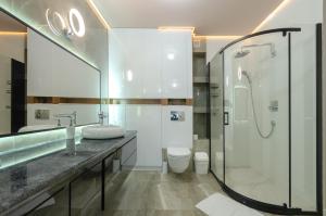 Petrovdom Apartments 20-200 in RC Kvartet, 16H Vasyl Lypkivskyi Street