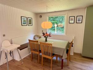 Renovated Holiday Home By Kvie Lake