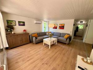 Renovated Holiday Home By Kvie Lake