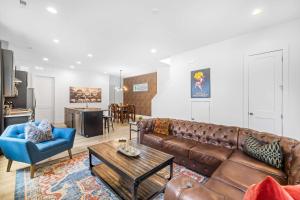 Modern new 4BR Home near NoDa & Downtown
