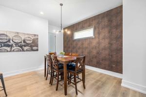 Modern new 4BR Home near NoDa & Downtown