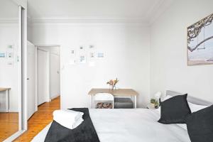 Double Room in Peakhurst - Centrally Located - Shared Bathroom