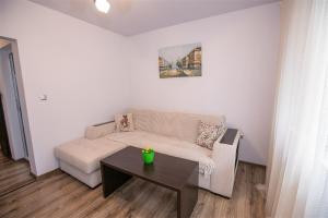 В Сандански есента идва с топлина, слънце и златна светлина