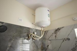 1BHK with ac Near Royal Meenakshi Mall 601
