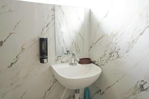1BHK with ac Near Royal Meenakshi Mall 601