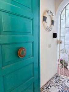 Surfers Paradise in Santorini