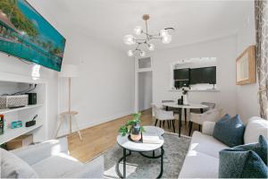 Waterfront Stylish & Charming City Retreat