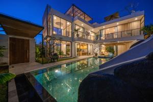 Villa Lumira - Breathtaking 4BR with Water Slide & Rice Field Views