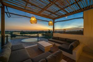 Villa Lumira - Breathtaking 4BR with Water Slide & Rice Field Views