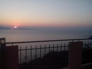 Seaview Studio in beautiful setting, west from Chania