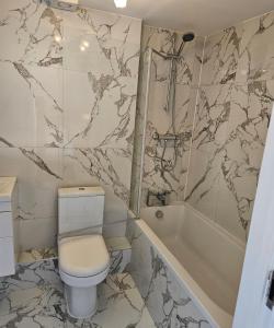 Victoria, 6 bed & 4bath Room Apa