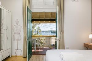 Waterfront Stylish & Charming City Retreat