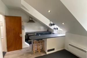 Apartment - Sleeps 4 & Excellent Transport Links