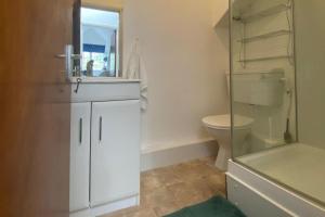 Apartment - Sleeps 4 & Excellent Transport Links