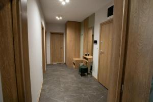 TRINAVIS In Green-Boutique Apartment, OWN PRIVATE PARKING, City Center, Entire Apartment