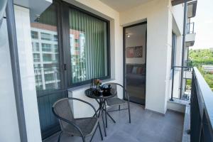 TRINAVIS In Green-Boutique Apartment, OWN PRIVATE PARKING, City Center, Entire Apartment