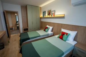 TRINAVIS In Green-Boutique Apartment, OWN PRIVATE PARKING, City Center, Entire Apartment