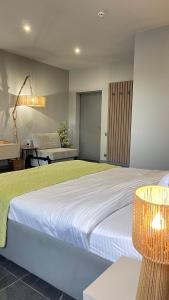 Просторий світлий сучасний номер N2