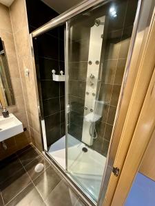 Modern apartment Near city center, Airport, Metro