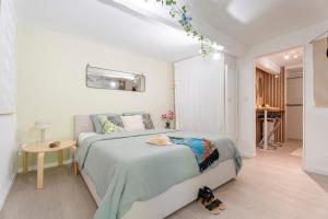 LEscale - Idéal Couple & Pro en Quête dun Moment Détente et se Ressourcer - Sauna Exclusif & Terrasse Privée - Piscine - WIFI HD - 5min Port Toulon & Plage