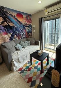 1BR Thonglor BTS InfinityPool overlooking city