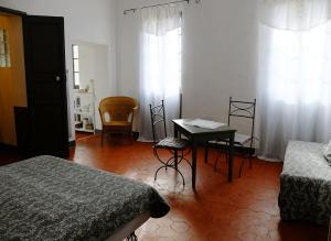 B&B / Chambres d'hotes Le Bargidou : Chambre Double - Vue sur Jardin