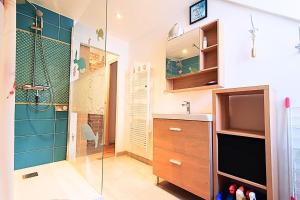 Spacious cocoon near the sea