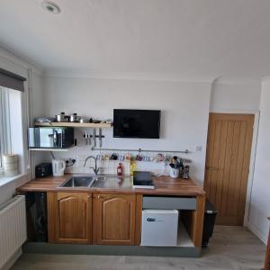 Family-Friendly Bungalow near Salisbury