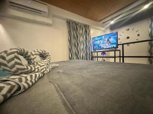 Adorable - 2B, Stunning Lounge