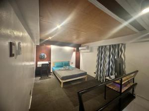 Adorable - 2B, Stunning Lounge