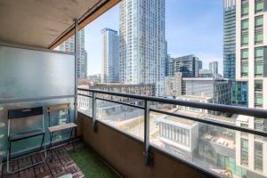 Modern 2 Bedroom plus Den Condo with Balcony Downtown Toronto