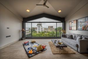 SaffronStays Palmora -7-BR villa with pool, jacuzzi, gazebo bar & lawns for celebrations in Lonavala