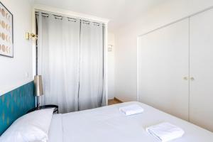 GuestReady - Sunny apartment with balcony views