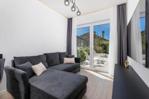 Residences in Villa Marealto with pool, garage and seaview