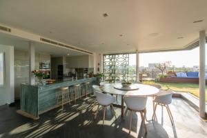 Luxury Penthouse with Roof Garden, Hot Tub, Sauna & Cold Plunge