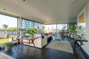 Luxury Penthouse with Roof Garden, Hot Tub, Sauna & Cold Plunge