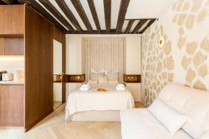 M1 - Magnificent Studio in Le Maraiss Heart