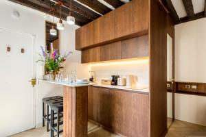 M1 - Magnificent Studio in Le Maraiss Heart