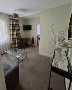 Palm Grove Apartments