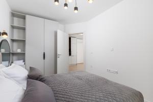 Residences in Villa Marealto with pool, garage and seaview