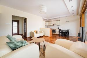 Arkadia Urban Stay Apartment by BookingHost