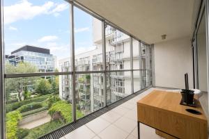 Arkadia Urban Stay Apartment by BookingHost